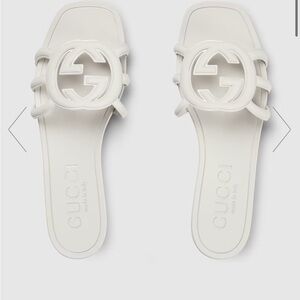 AUTHENTIC NEW GUCCI 
WOMEN'S INTERLOCKING G SLIDE SANDAL 38 (8 US) - NEW IN BOX
